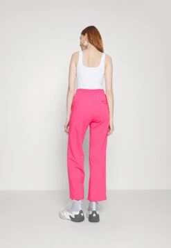 Converse Loose Pant - Tracksuit Bottoms - Astral Pink 7 Converse Loose Pant - Tracksuit Bottoms - Astral Pink -Converse Store 0191a747af804a37937975e2ed8e643a