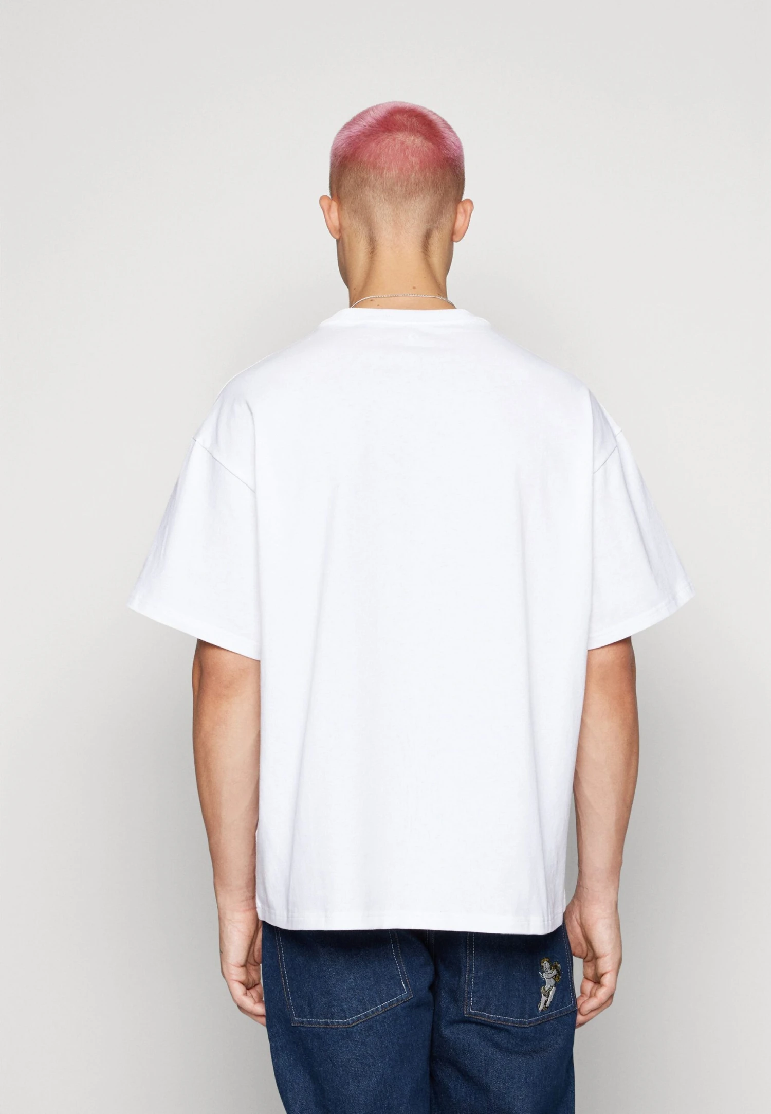 Converse Star Chevron Cherry Unisex - Basic T-Shirt - White 4 Converse Star Chevron Cherry Unisex - Basic T-Shirt - White - Image 4