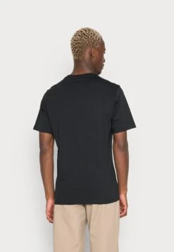 Converse Embroidered Star Chevron Tee Unisex - Basic T-Shirt - Black 7 Converse Embroidered Star Chevron Tee Unisex - Basic T-Shirt - Black -Converse Store 0bd1b90e56b141f58a2229288365ef97