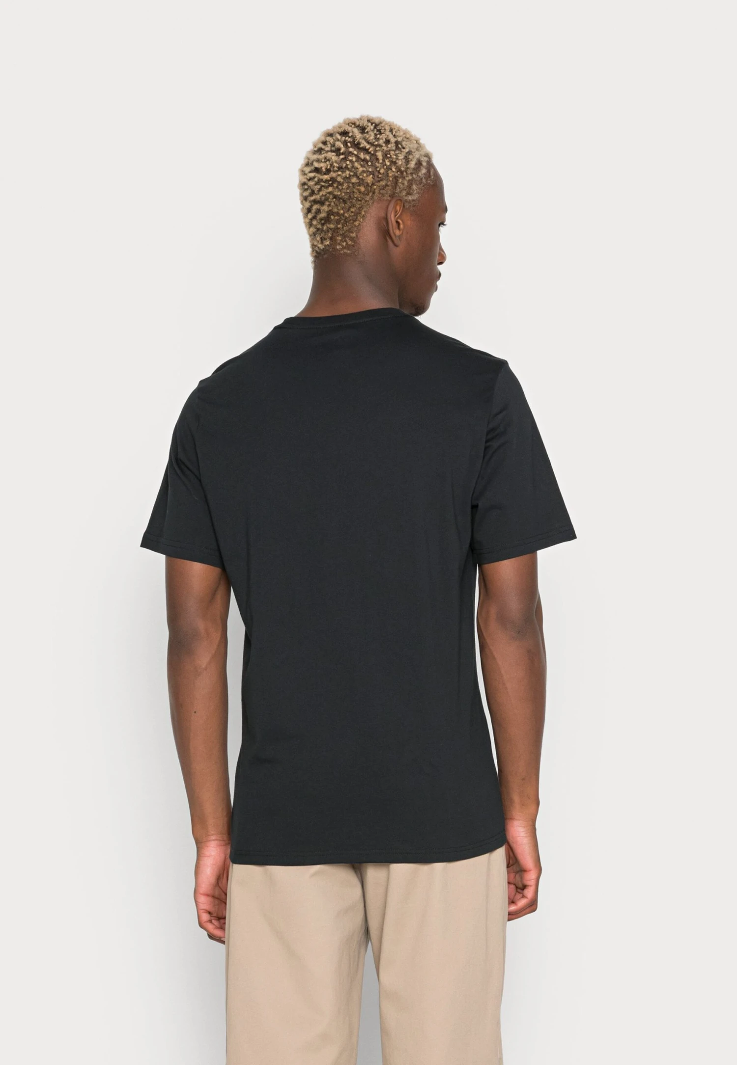 Converse Embroidered Star Chevron Tee Unisex - Basic T-Shirt - Black 3 Converse Embroidered Star Chevron Tee Unisex - Basic T-Shirt - Black - Image 3