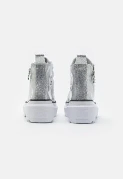 Converse Chuck Taylor All Star Lugged Lift Platform Unisex - High-Top Trainers - Silver/White/Black -Converse Store 0f65b96cc62f4cf7a36f80eaf5cab75d