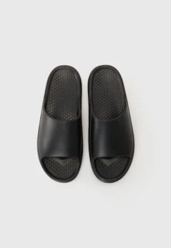 Converse ESSENTIAL UNISEX - Pool Slides - Black -Converse Store 130a22129f6f40f59e527e7b61eb0236