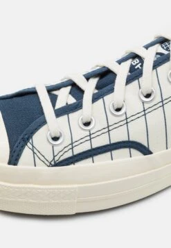 Converse Chuck 70 Unisex - Trainers - Egret/Navy/Ocean Retreat -Converse Store 14e6d7150d944182a1374545e23747dd