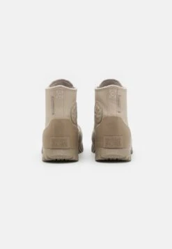 Converse Chuck Taylor All Star Lugged 2.0 Counter Climate Unisex - High-Top Trainers - Papyrus/Sandalwood/Black -Converse Store 16074d603d9f43e897648ffe34ec55c2