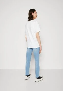 Converse Go To Coastal All Star Unisex - Print T-Shirt - White -Converse Store 191d1bc2cdc247d7a369ab57759487bc