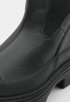 Converse CHUCK TAYLOR ALL STAR LUGGED HEEL CHELSEA BOOT - Platform Ankle Boots - Black -Converse Store 2677281298c0409f8e0eddd6a50b14e2