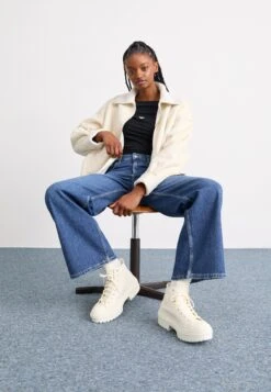 Converse CHUCK TAYLOR ALL STAR LUGGED HEEL LEATHER PLATFORM - High-top Trainers - Egret -Converse Store 276a5d30de844938bb56d788a51de90e