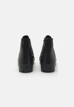 Converse CHUCK TAYLOR ALL STAR CITY TREK WATERPROOF BOOT UNISEX - High-top Trainers - Black -Converse Store 28e45c9a14f34174926916f0327e2dac