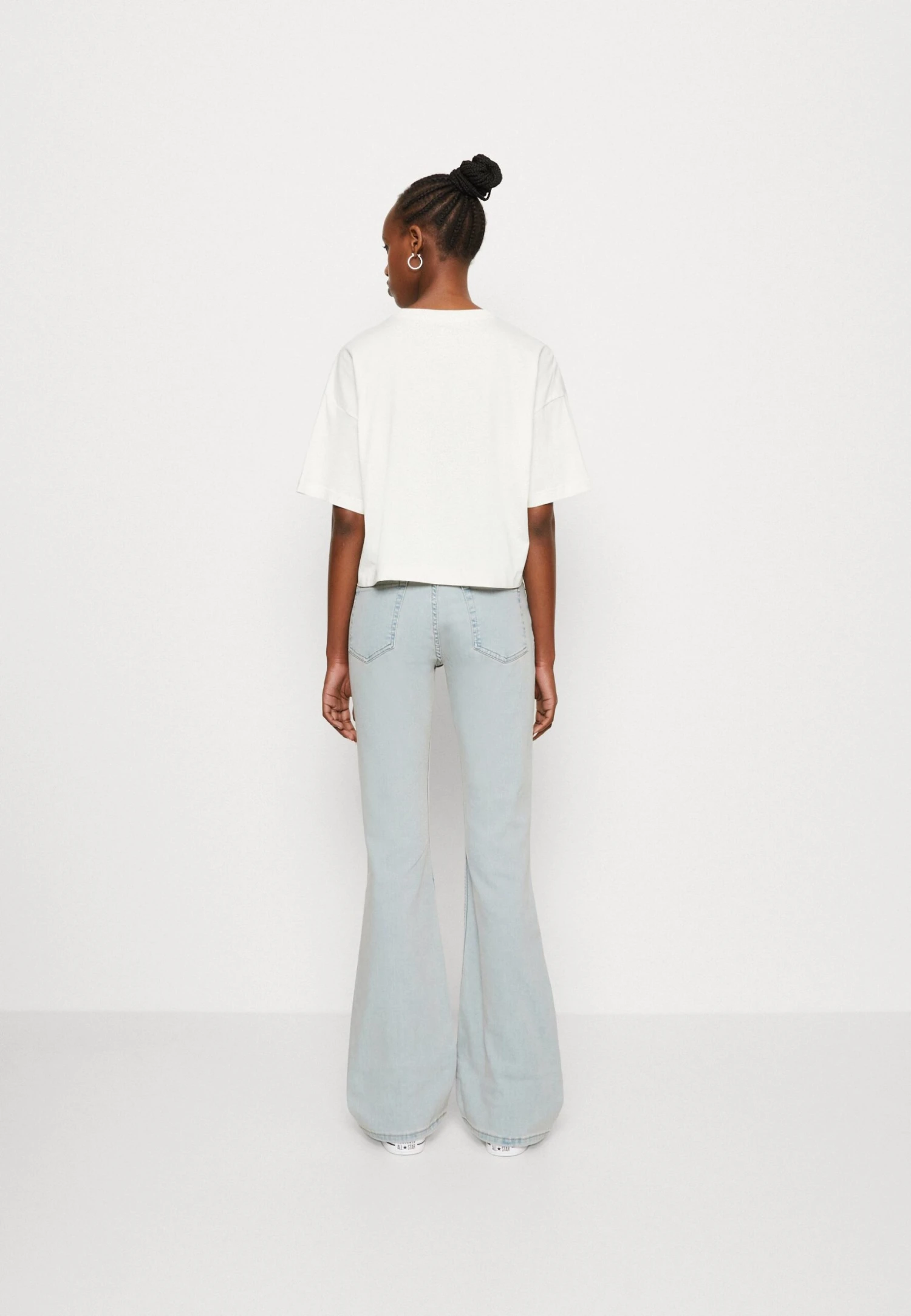 Converse Chuck Patch Boxy Tee - Print T-Shirt - Egret 3 Converse Chuck Patch Boxy Tee - Print T-Shirt - Egret - Image 3