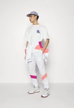 Converse Swamp Pals- Print T-Shirt - White -Converse Store 2b9ba77395f64e039bcbde8963d8bc3a