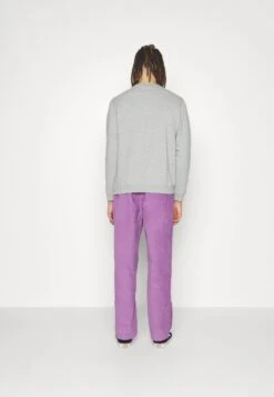 Converse Go To Embroidered Star Chevron Crew Unisex - Sweatshirt - Vintage Grey Heather -Converse Store 2d30be1c82f84e74983a8862b5e07bc0