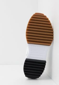 Converse Run Star Hike - High-Top Trainers - White/Black -Converse Store 333c7b89303849ed8b08c52e01c646fd