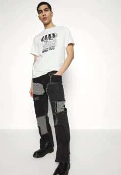 Converse Plant Shop Graphic - Print T-Shirt - White -Converse Store 3ac9838f3cb042528e9602dedac4c681