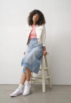 Converse Chuck Taylor All Star Ox Unisex - Trainers - Optical White -Converse Store 3b5d5787e99746bd8117828c7906139f