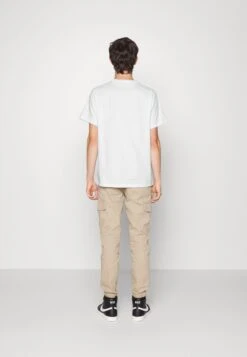 Converse Embroidered Star Chevron Tee Unisex - Basic T-Shirt - White -Converse Store 3b6deb2c88294164b9b38e086c673563