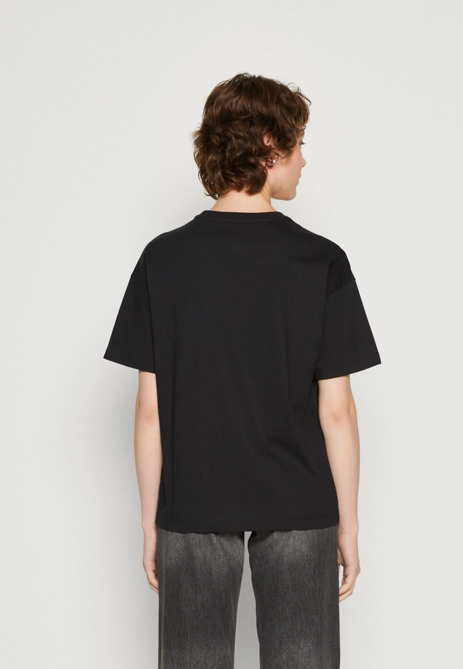 Converse Oversized Wordmark - Basic T-Shirt - Black 3 Converse Oversized Wordmark - Basic T-Shirt - Black - Image 3