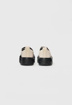 Converse CHUCK TAYLOR ALL STAR CRUISE UNISEX - Trainers - Light Dune/black -Converse Store 472ada2391d74ef1a803f762f34b9bbd