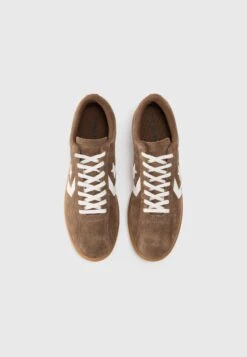 Converse ALL STAR CLASSIC UNISEX - Trainers - Grounded/vintage White/gum -Converse Store 49d1ea796b1a490696143c61633cab67