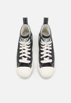 Converse Chuck Taylor All Star - High-Top Trainers 11 Converse Chuck Taylor All Star - High-Top Trainers -Converse Store 4b3e01a67bad4f98941ededd6565b72e