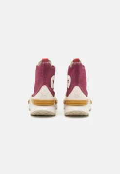 Converse Run Star LegacyWorkwear Textiles - High-Top Trainers - Cherry Vision/Beach Stone -Converse Store 4b3fa05525d24be6b33e03e5563b7df1