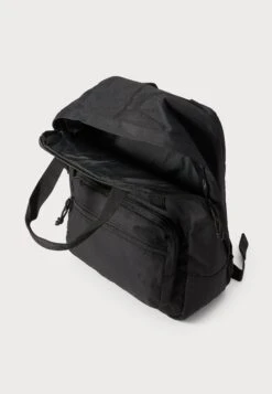 Converse SQUARE BACKPACK UNISEX - Rucksack - Black -Converse Store 4e8b3bfe59d140f28cc3a96ea52b1282