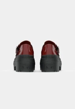 Converse CHUCK TAYLOR ALL STAR LUGGED HEEL MARY JANE PLATFORM - Slip-ons - Rottin Apple -Converse Store 4f966b9f8715418e816eda4e00aa5799