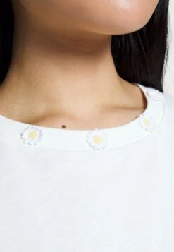 Converse Loose Fit Festival Smoothie Tee - Print T-Shirt - Egret -Converse Store 510957626e6f4d9f8ce3c2acb328c1ae