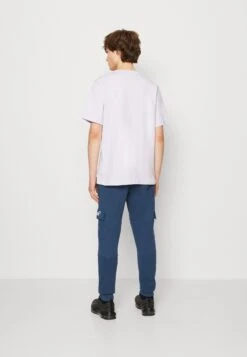 Converse Go To Embroidered Star Chevron Unisex - Basic T-Shirt - Vapor Violet -Converse Store 51519700673645559696053688537231