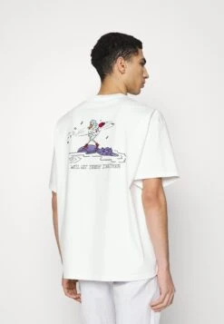 Converse Swamp Pals- Print T-Shirt - White -Converse Store 52761f43136f49d2aacfb7e346f125f8