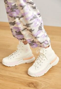 Converse Run Star Legacy- High-Top Trainers - Cheeky Coral/Sunrise Pink -Converse Store 540509c0690d414c8ebe062a4458ee12