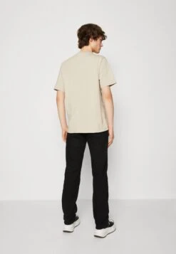 Converse Go To All Star Patch Logo Unisex - Print T-Shirt - Beach Stone -Converse Store 5631283b747c43c987dbdfe4b32caa14