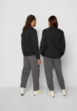 Converse Unisex - Zip-Up Sweatshirt - Black -Converse Store 5bb50db9735d42ecbeb0d18ba2d43119