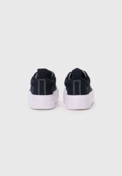 Converse CHUCK TAYLOR ALL STAR CRUISE UNISEX - Trainers - White/black -Converse Store 5da63b2ef59646399b1ae83b51cbddd9