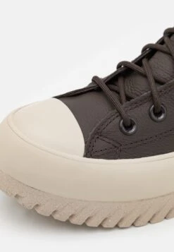 Converse Chuck Taylor All Star Lugged 2.0 Counter Climate Unisex - High-Top Trainers - Velvet Brown/Papyrus/White -Converse Store 5e2e3b1a98b949bb8e49603a7846e0e0