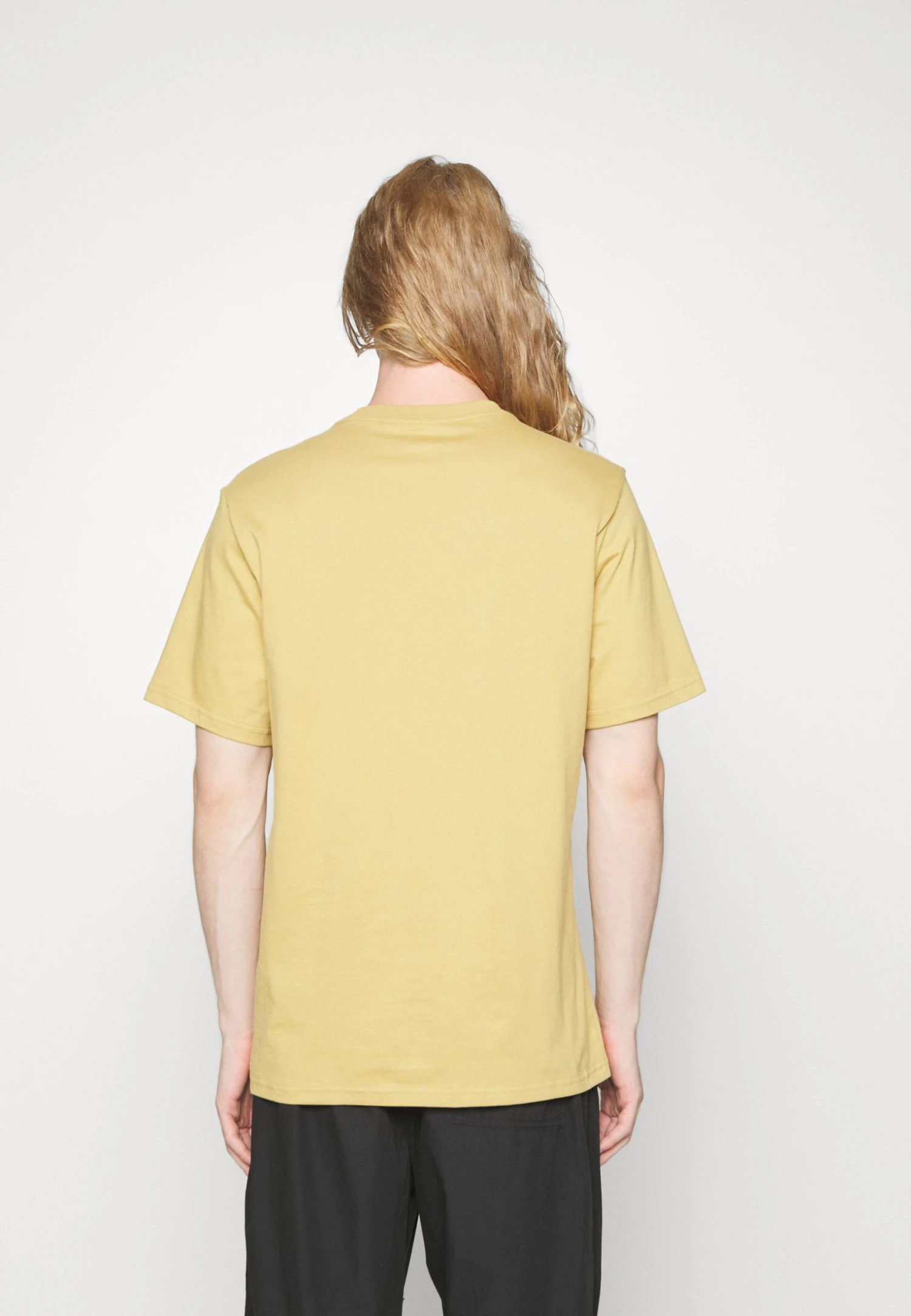 Converse Go To Embroidered Star Standard Fit Unisex - Basic T-Shirt - Dunescape 3 Converse Go To Embroidered Star Standard Fit Unisex - Basic T-Shirt - Dunescape - Image 3