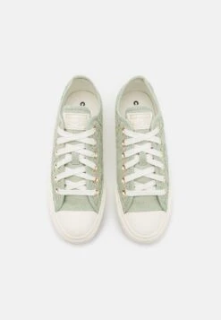 Converse Chuck Classic - Trainers -Converse Store 6b9c3e786fd74ce9956256e8960e0cb7