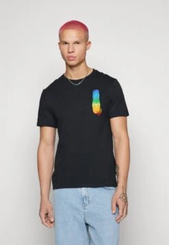 Pride Unisex - Print T-Shirt - Converse Black -Converse Store 6f2b8961c45d465d9619b5c514a4b38e