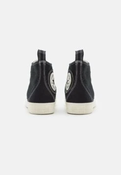 Converse Chuck Taylor All Star - High-Top Trainers 9 Converse Chuck Taylor All Star - High-Top Trainers -Converse Store 6fa5105f55ce45d7badd3946275f7f88