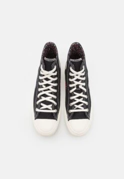 Converse Chuck Taylor All Star - High-Top Trainers - Black/Green Beam -Converse Store 70265354676d425c86c3c2bcdcc32e80