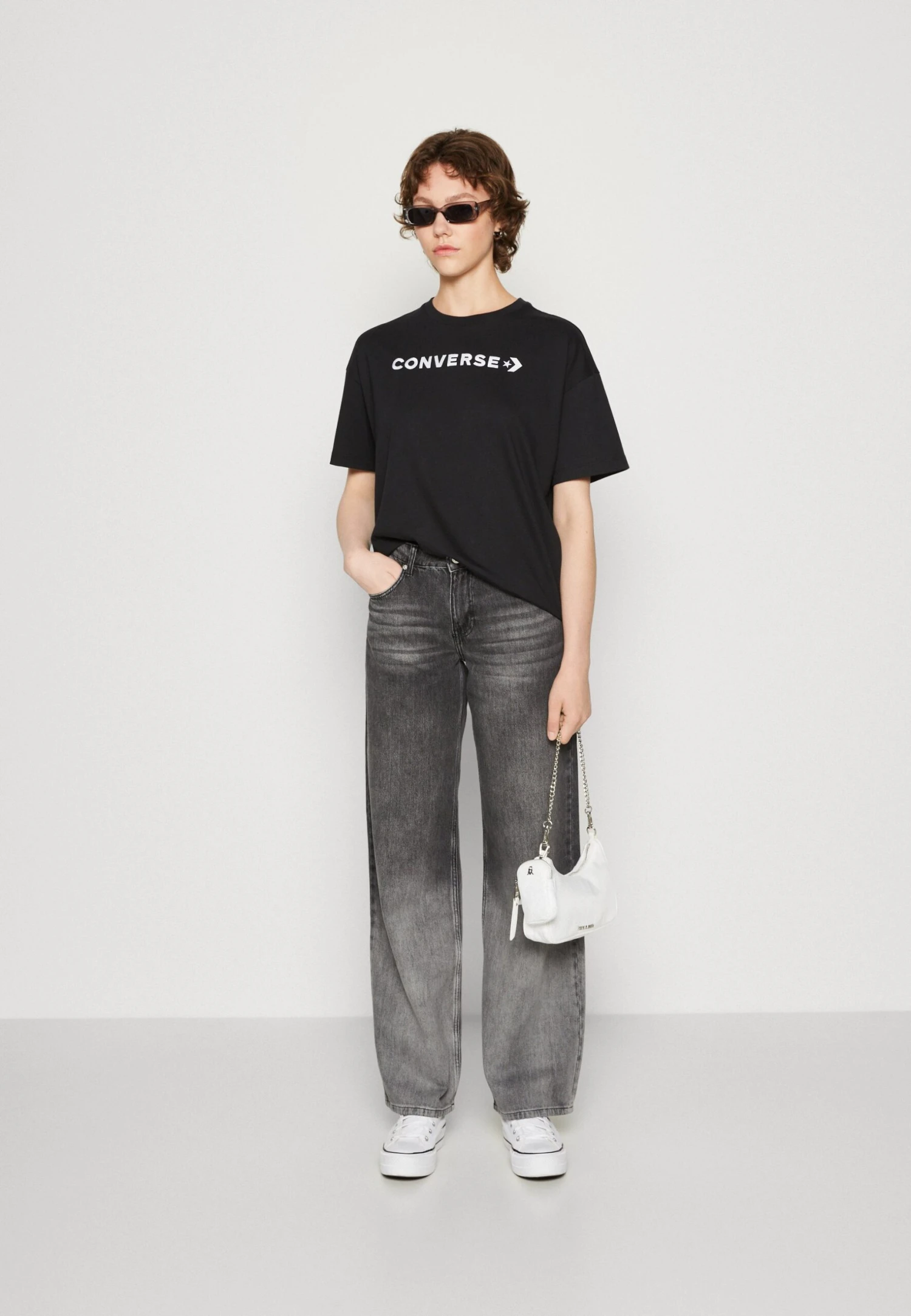 Converse Oversized Wordmark - Basic T-Shirt - Black 2 Converse Oversized Wordmark - Basic T-Shirt - Black - Image 2