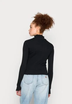 Converse Long Sleeve - Long Sleeved Top -Converse Store 7abb84ea416f4b7b970b1f65bc607d09