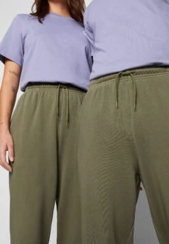 Converse Chuck Taylor Sneaker Patch Sweatpant Unisex - Tracksuit Bottoms - Olive -Converse Store 7bece49d3b3f4c63b718c3374b3b9b78