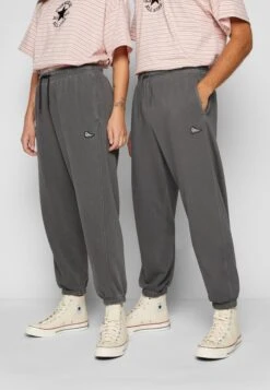 Converse Chuck Taylor Sneaker Patch Sweatpant Unisex - Tracksuit Bottoms - Black -Converse Store 7cd007674b88479eb064dbedff15c5ac