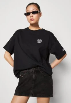 Converse Let'S Grow - Print T-Shirt - Black -Converse Store 7f9a67fa61de4daf9676092829af3e6a