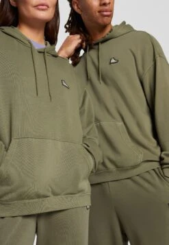 Converse Chuck Taylor Sneaker Patch Hoodie - Sweatshirt - Olive -Converse Store 848f4e95d7224ab6a098f0b86d14c7aa