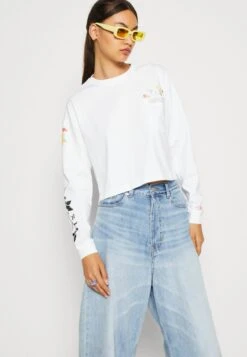 Converse Floral Long Sleeve Crew - Long Sleeved Top - White -Converse Store 856de0cb2e1148a8a2811322a8124be7