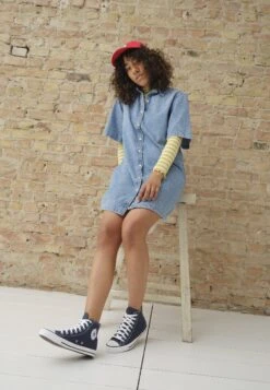 Converse Chuck Taylor All Star Hi - High-Top Trainers 10 Converse Chuck Taylor All Star Hi - High-Top Trainers -Converse Store 85e037512cf84f4c8f865b5c6c2a74b8