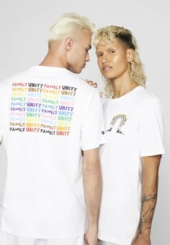 Converse Pride Family And Unity Tee Unisex - Print T-Shirt - White -Converse Store 861115f6ce104d7fa792c18d4ac74a7e