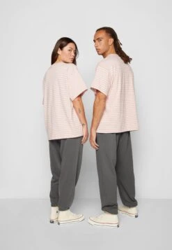 Converse Striped All Star Patch Tee Unisex - Print T-Shirt - Stone Mauve -Converse Store 8843c8521d64464f91e33fda5b1b36e9