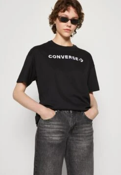 Converse Oversized Wordmark - Basic T-Shirt - Black 9 Converse Oversized Wordmark - Basic T-Shirt - Black -Converse Store 8a14cdb355754944ba455e58ea641fe9